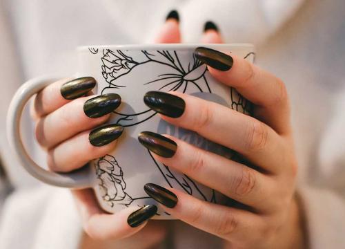 What's The Difference Between Gel Nail Extensions And Acrylics?